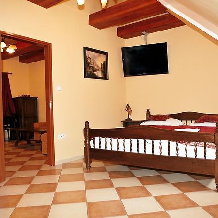 Hotel Pelikan Třeboň Εξωτερικό φωτογραφία