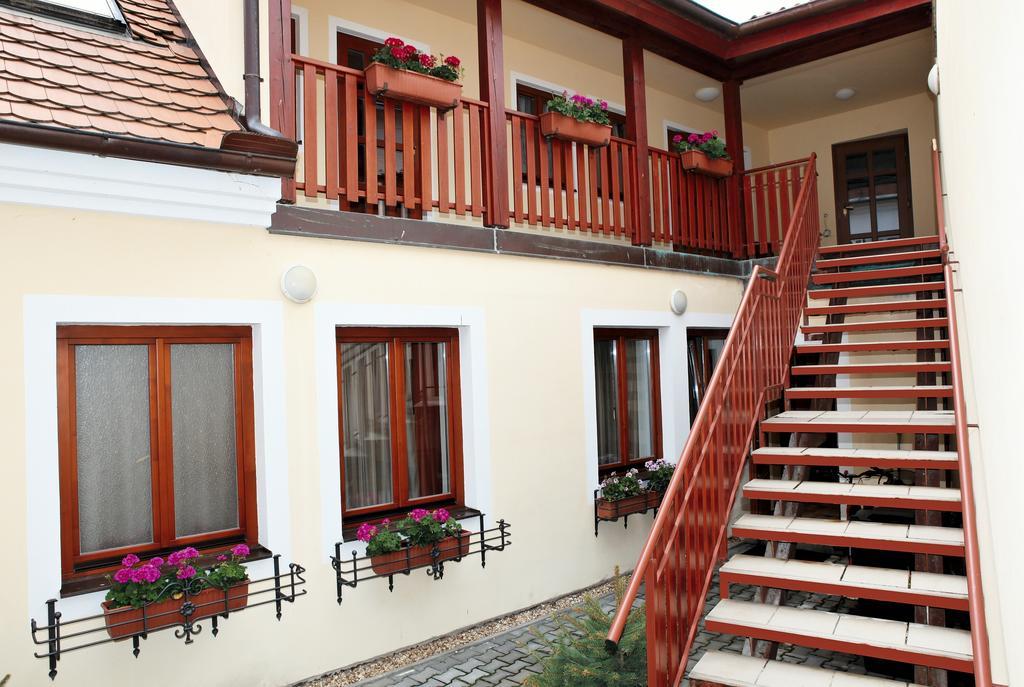 Hotel Pelikan Třeboň Εξωτερικό φωτογραφία