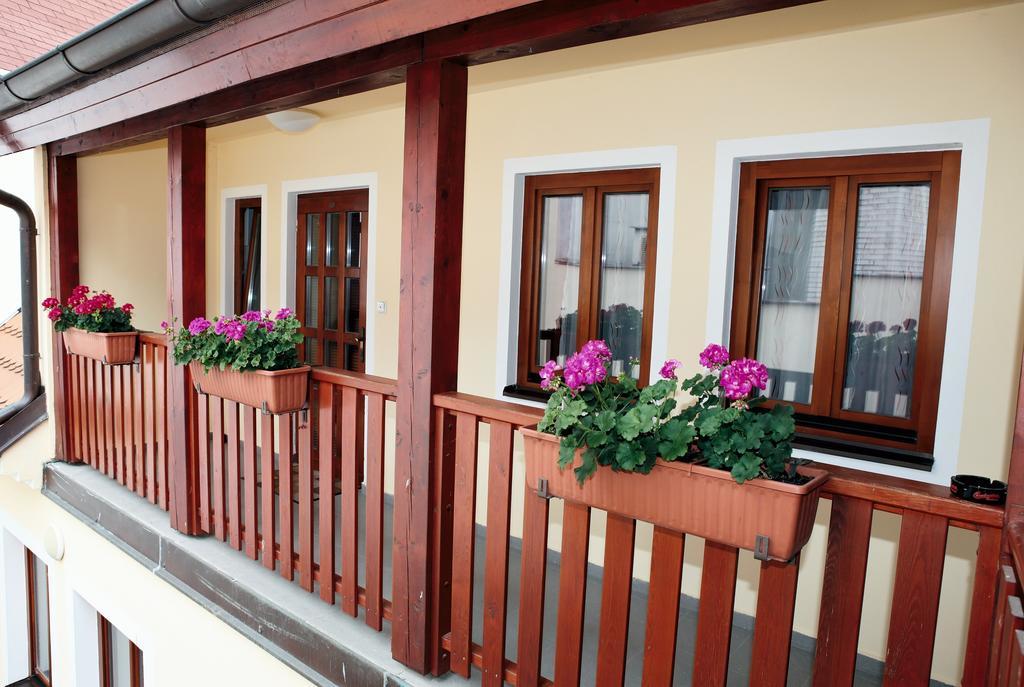 Hotel Pelikan Třeboň Εξωτερικό φωτογραφία