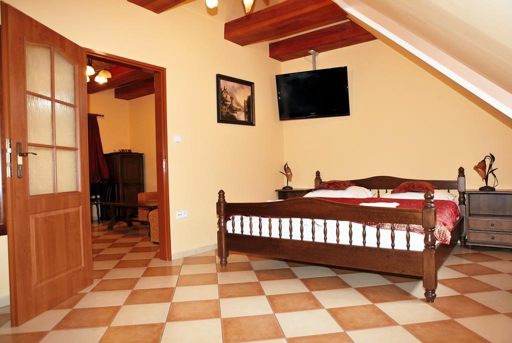 Hotel Pelikan Třeboň Εξωτερικό φωτογραφία